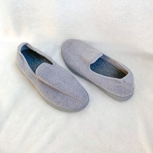 Light gray ALLBIRD loungers